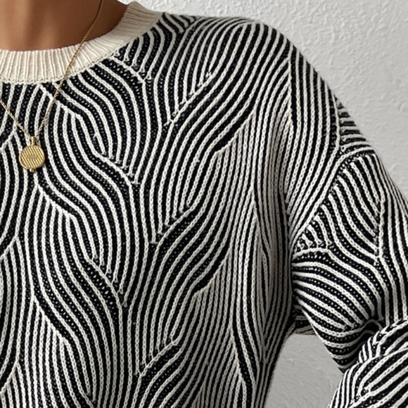 Rouge! Black and White Wave Pattern Sweater - Picture 7 of 10
